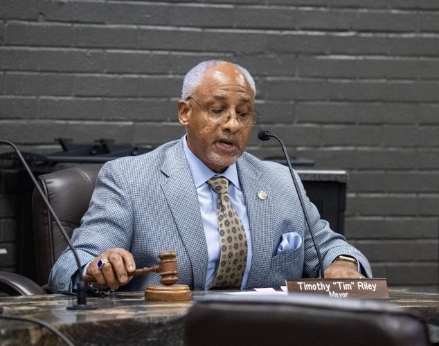 BR.gonzalesclerk.081125_1054 MJ.JPG